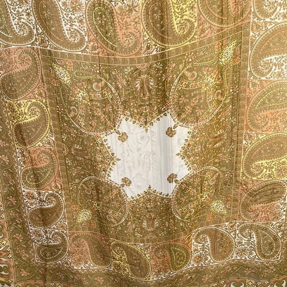 Elegant Paisley Scarf in Gold and Cream - Picture 5 of 7